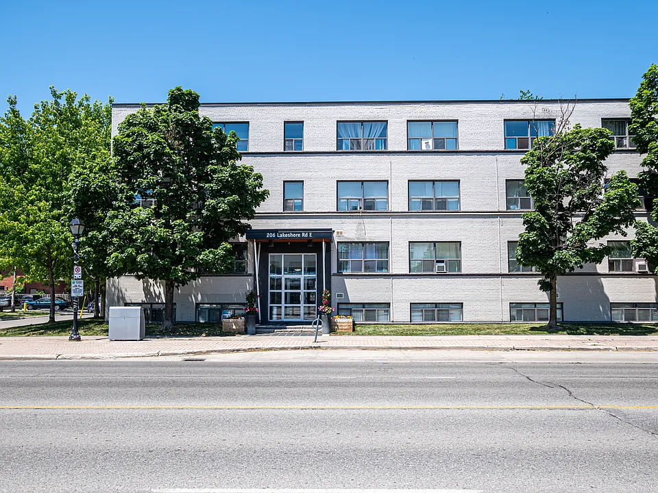 206 Lakeshore Rd E #301