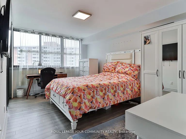 1240 Marlborough Ct #806 — Photo 23
