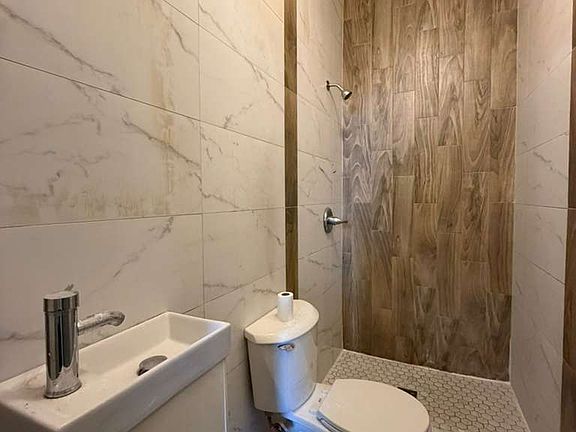 5th image of 1607 Kennedy Blvd #1