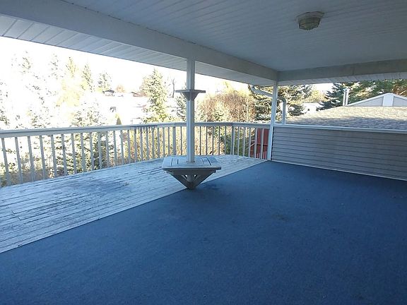 3rd image of 820 SE Meadow Vale Dr