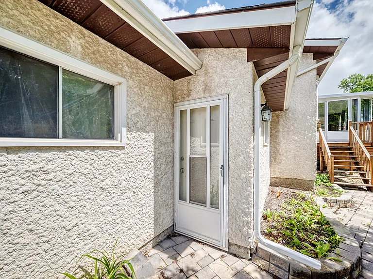 64 Riverton Ave — Photo 21