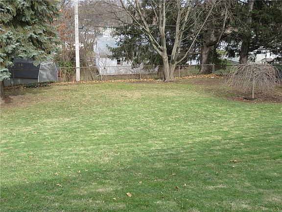 3rd image of 46 Hillcrest Dr