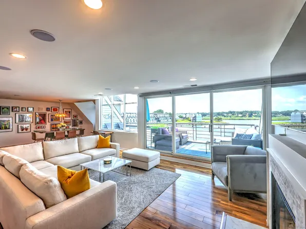 433 Popes Island Road #433, Milford, CT 06461