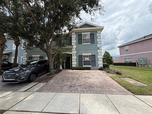 2nd image of 2425 Caravelle Cir