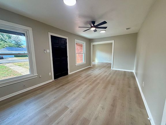 4th image of 809 Emmons St