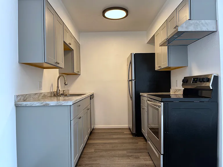 512 E Monroe Dr #D418 — Photo 6