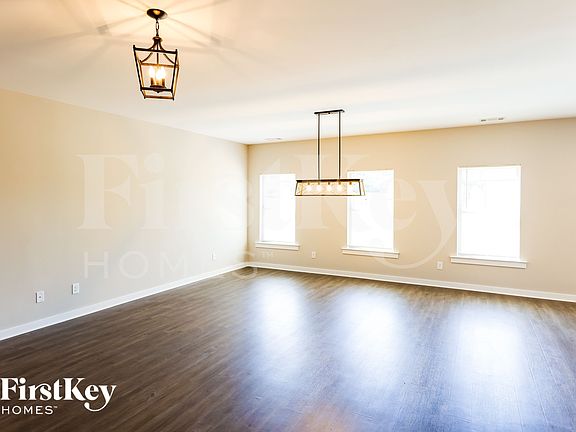 3rd image of 262 Wolf Rd W