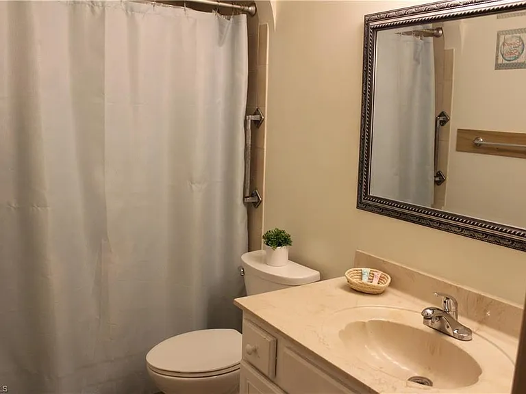 1025 NE Van Loon Ln — Photo 12