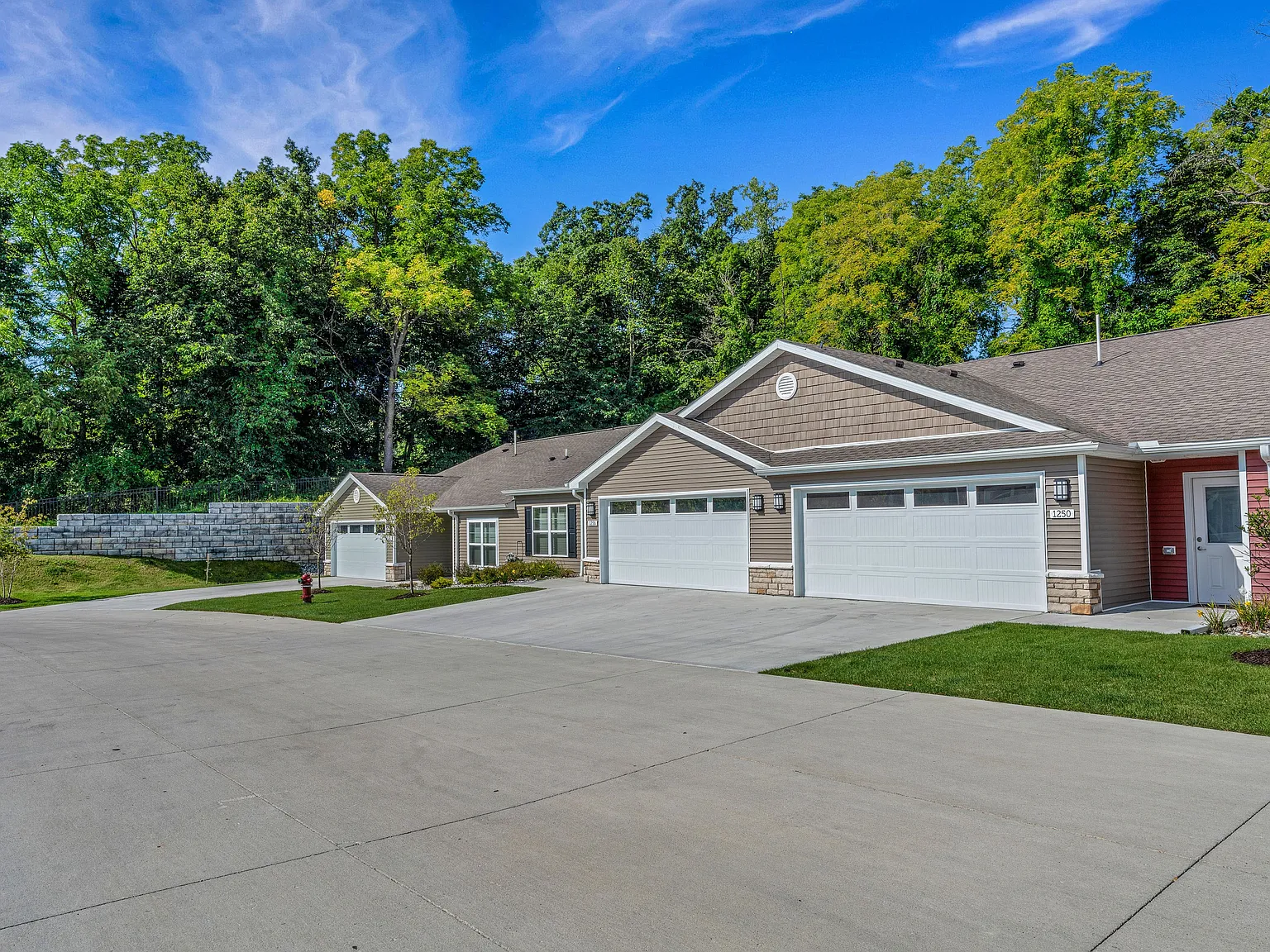 Redwood Rochester Hills — Photo 2