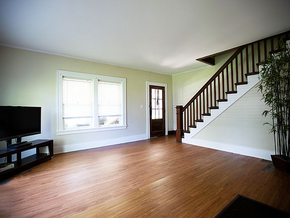3rd image of 323 W 6th St