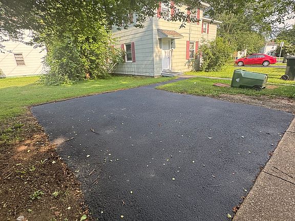 3rd image of 66 Thompson Cir #66