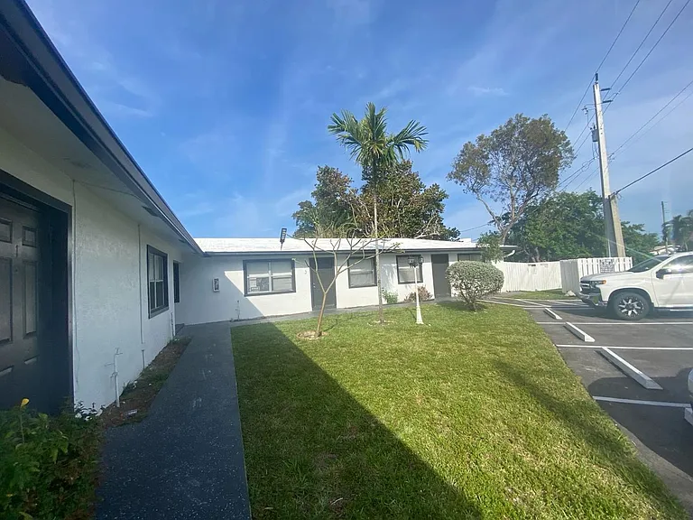 1409-1413 N Dixie Highway | 899 #1041-1045 — Photo 10
