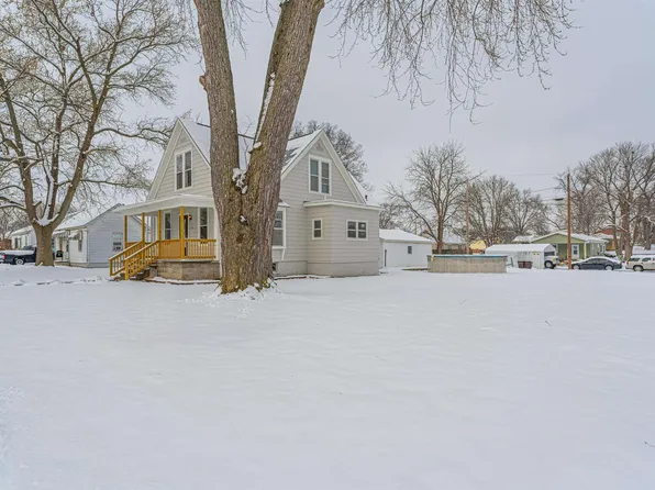 1102 3rd St, Lincoln, IL 62656