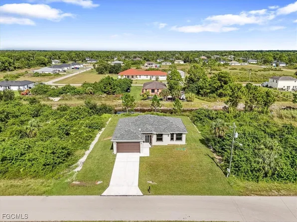 843 Theodore Vail St E, Lehigh Acres, FL 33974