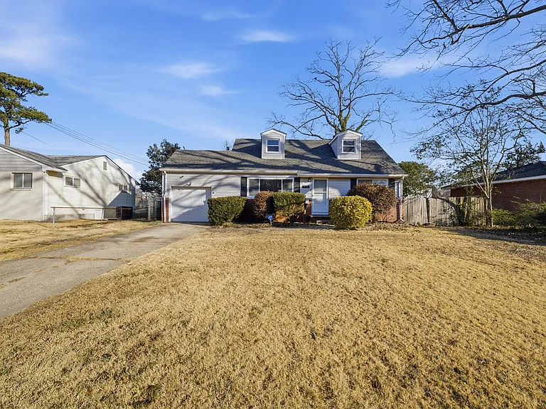 572 Rose Marie Ave — Photo 32