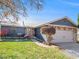 1869 E Springfield Dr, Warsaw, IN 46582