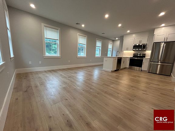 4th image of 124 Kenrick St #U6