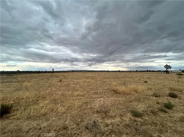 6550 Palmdale Rd, Phelan, CA 92371