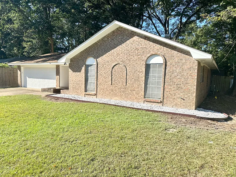 1520 Westbrook Rd — Photo 3