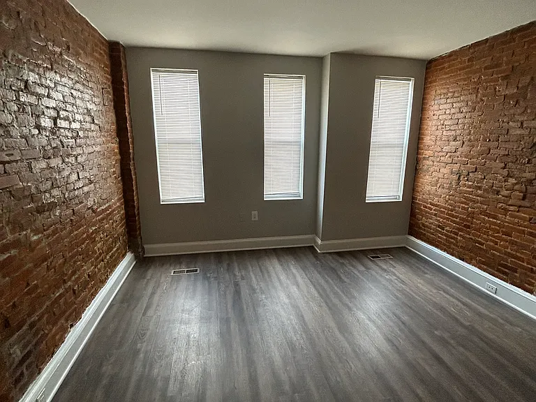 2317 E Federal St — Photo 16