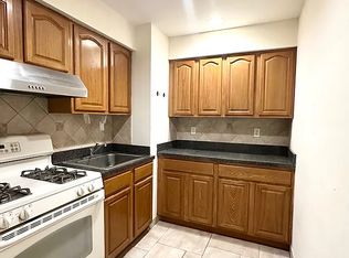 28-39 35th St #1, Astoria, NY 11103