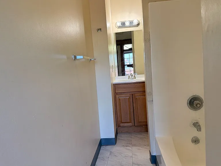 407 Wethersfield Ave — Photo 6
