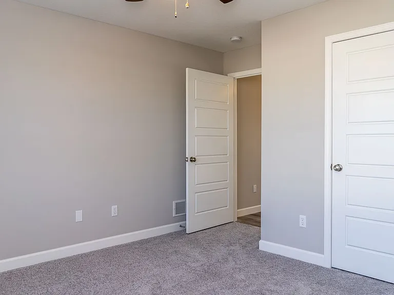 4820 Valley Forge Cir — Photo 4