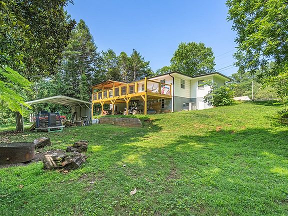 3rd image of 1737 Blue Ridge Dr