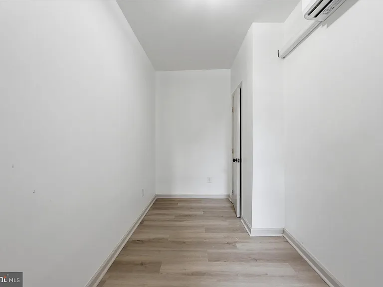 907 Belmont Ave — Photo 7