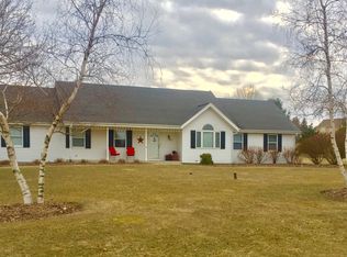 W301N6559 Lillian Dr, Hartland, WI 53029
