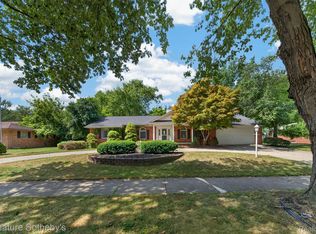 27701 California Dr NW, Lathrup Village, MI 48076