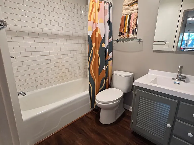 605-2 N 70 E — Photo 20