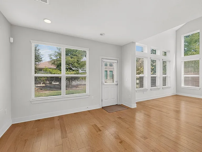 5915 Swayden Ln — Photo 8