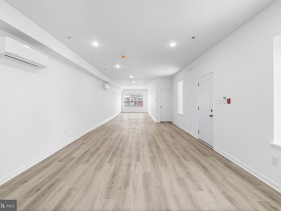 4th image of 700 N 42nd St
