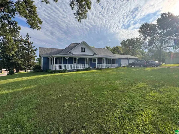 414 Cedar St, Lawton, IA 51030