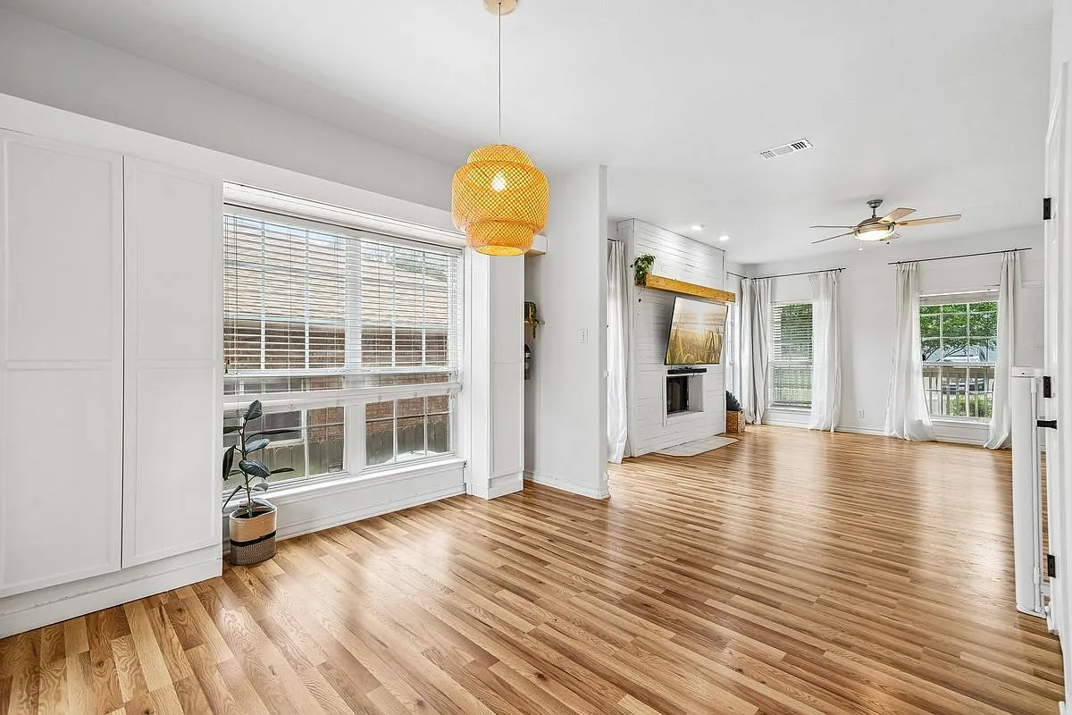 4 bed, 3.0 bath, 1834 sqft, $2,600 — Photo 3