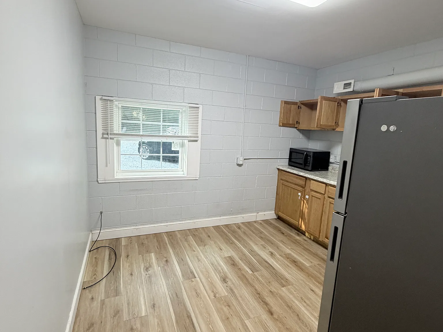 3 bed, 1050 sqft, $1,590 — Photo 3