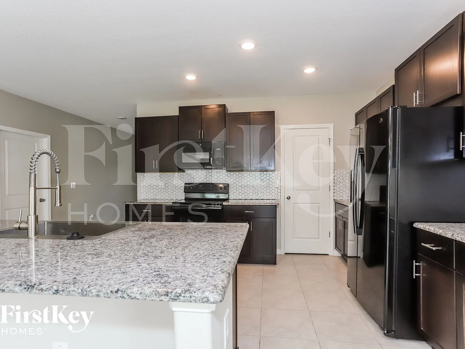 5 bed, 2.5 bath, 2949 sqft, $2,875 — Photo 4