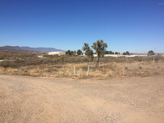 2nd image of 942 E Sayla Ln