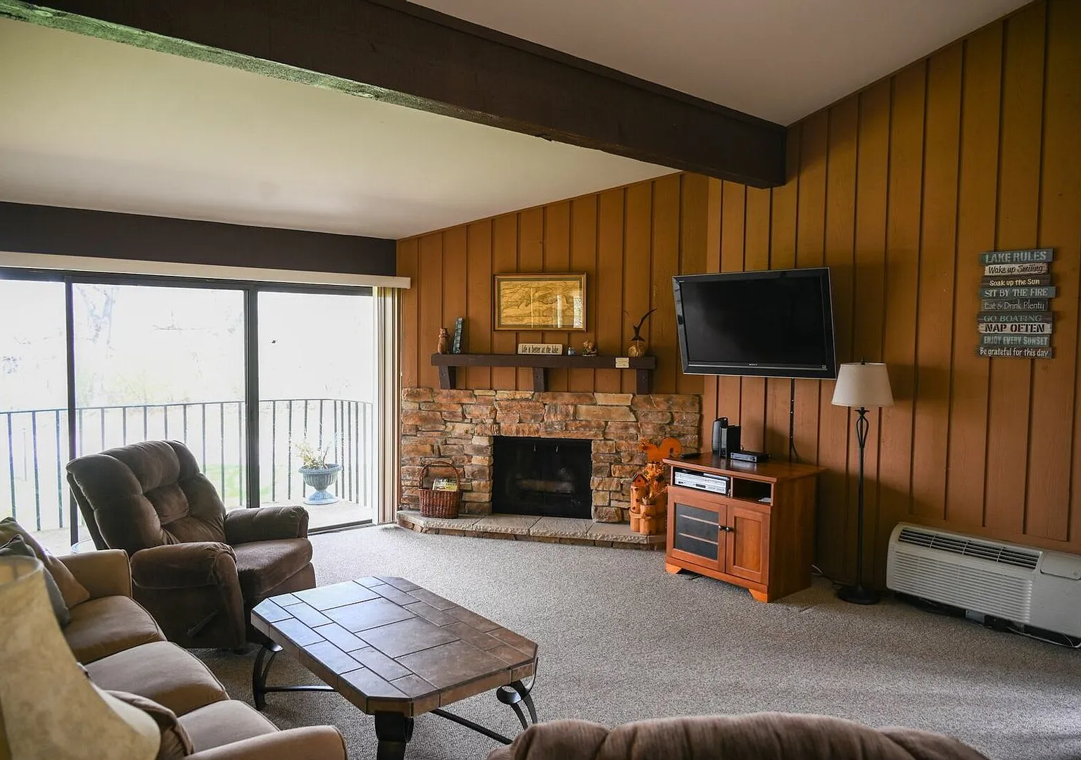Lake Como Villa Near Lake Geneva Available for Monthly & Mid-Term Rentals — Photo 1