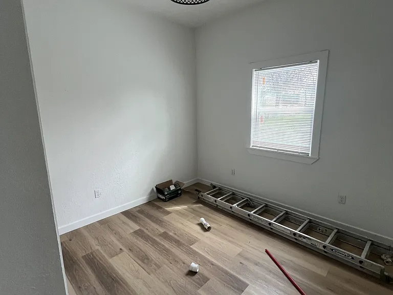 525 W Washington Ave — Photo 5