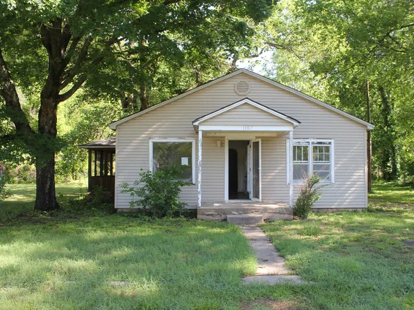 1107 Wyandotte Street, Seneca, MO 64865