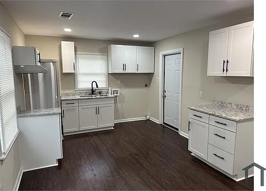 4167 Pershing Ave — Photo 6