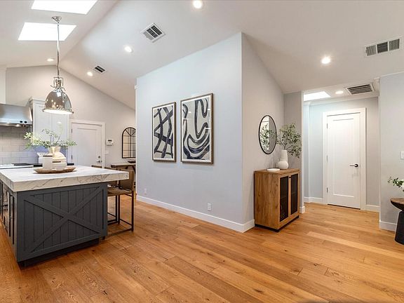 3rd image of 1778 Coastland Ave