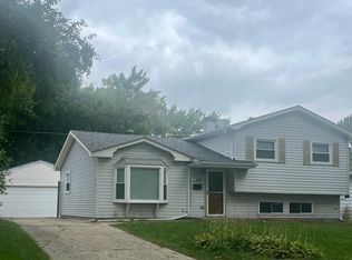 528 Bonniebrook Ave, Mundelein, IL 60060