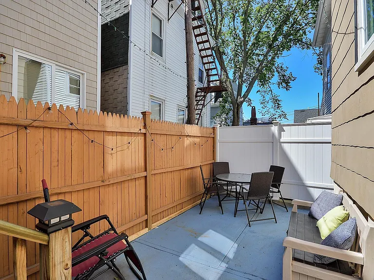 9 Atlantic St — Photo 9