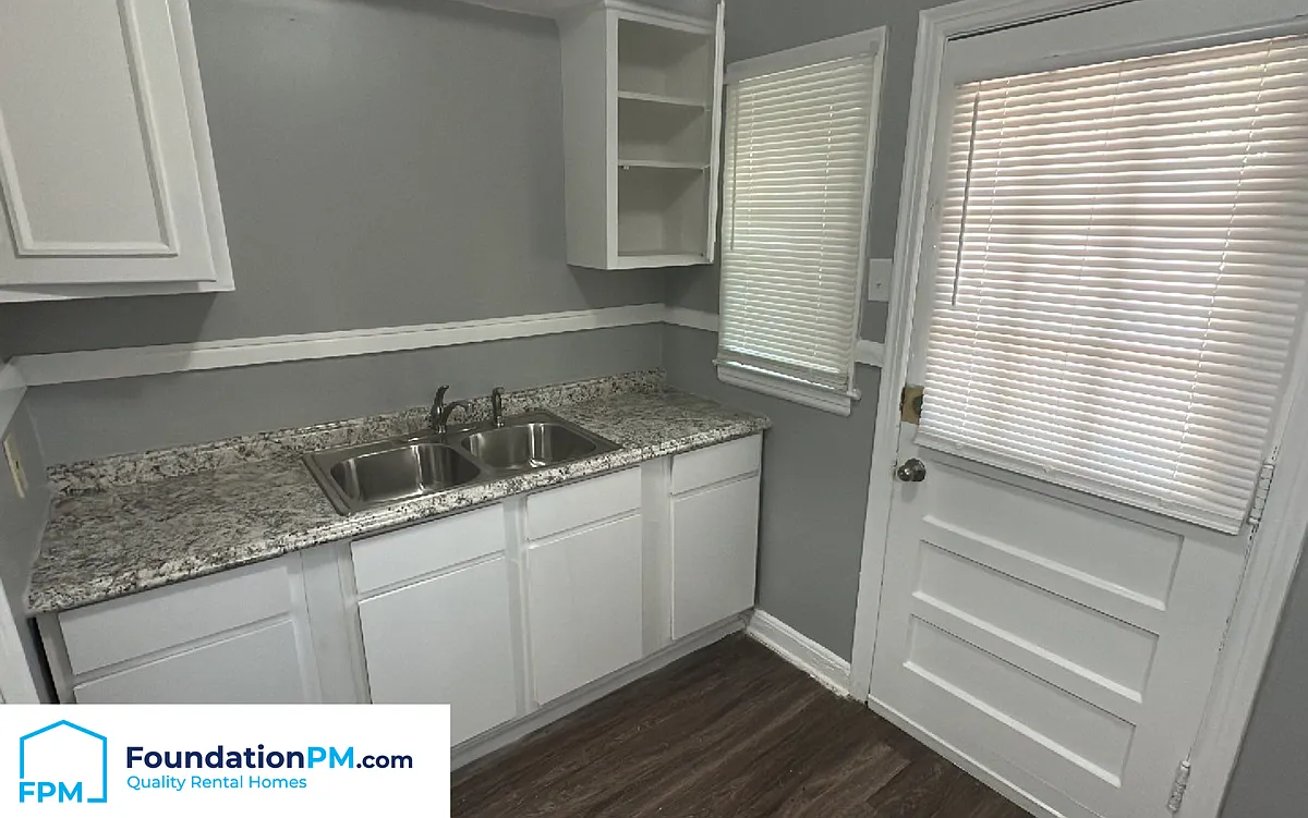 Photo 2 of 13 - 3019 Gulf Ave #8 - Memphis, TN Building Photo - 3019 Gulf Ave #8