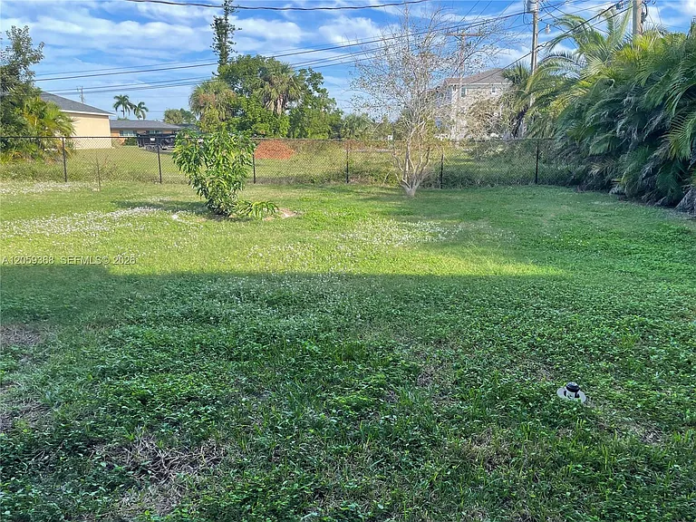 737 Sesame Ct — Photo 12