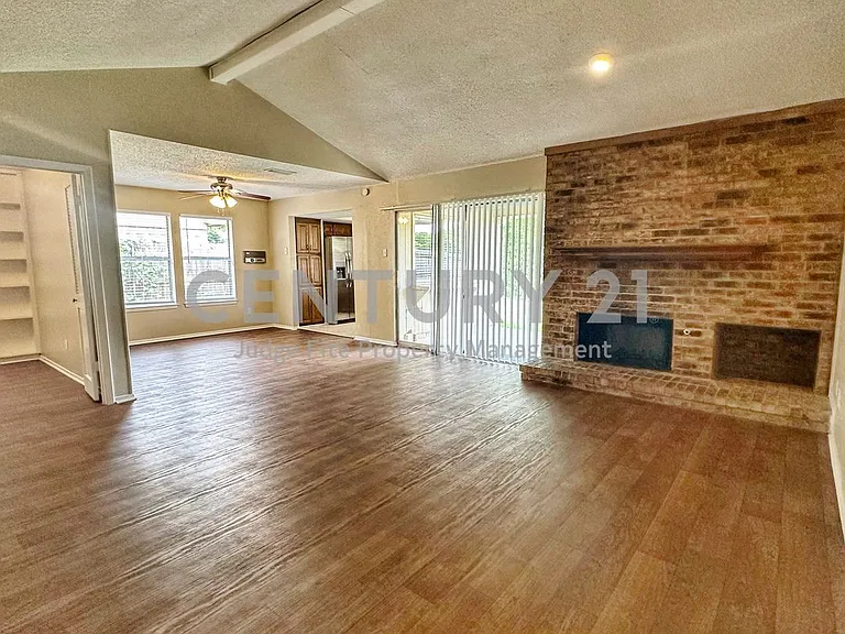 205 Glenwood Dr — Photo 7