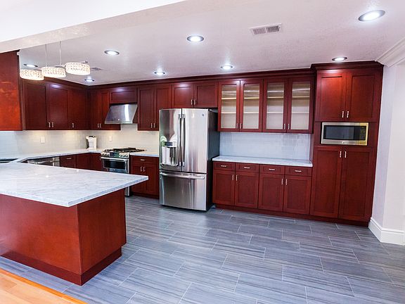 5th image of 1626 Shady Brook Dr